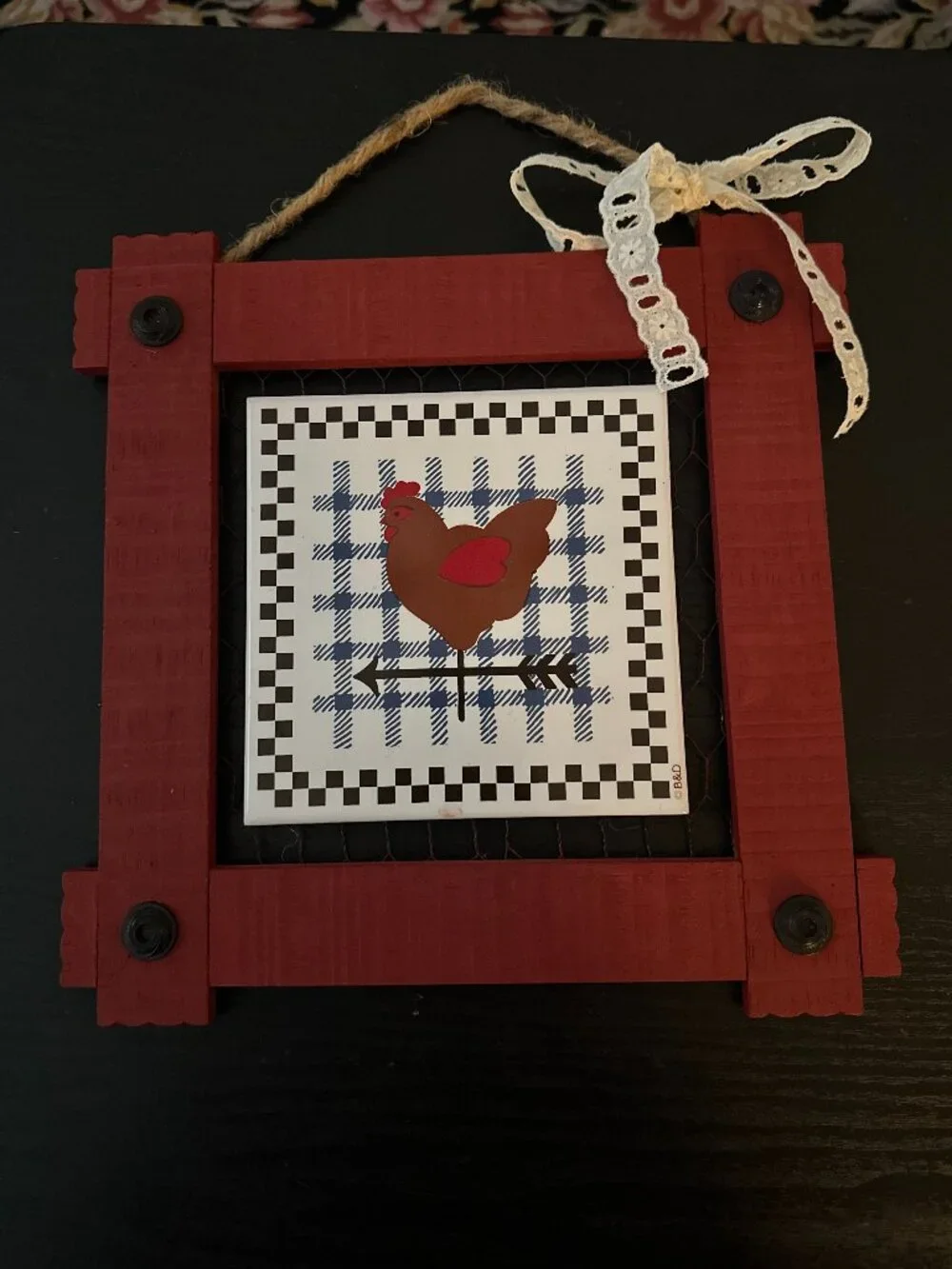 Wood Frame Chicken Wire Hanging Plaque ceramic Barnyard Scene Farmhouse Decor